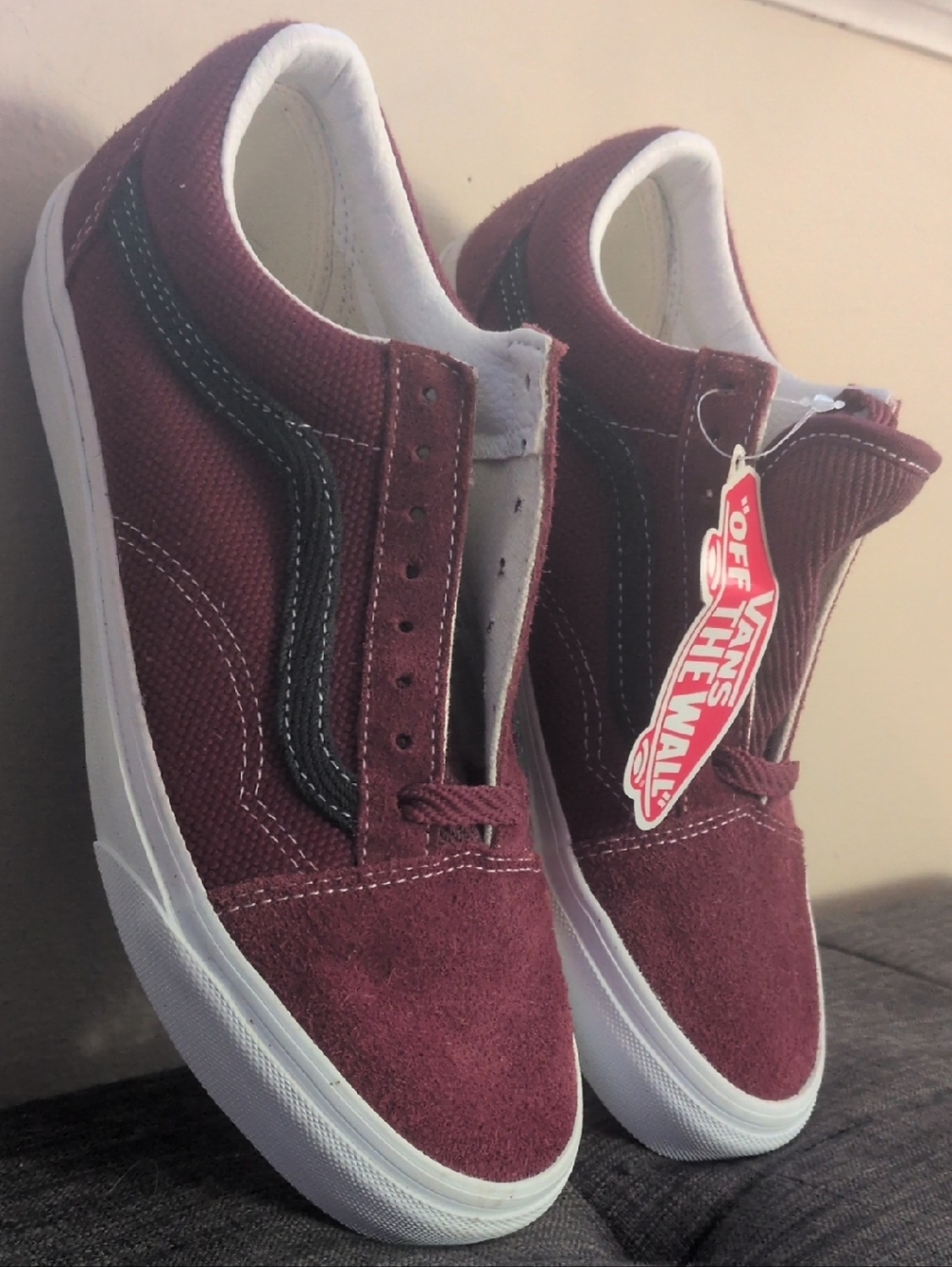 Vans Burgundy Low-Top Old Skool Sneakers w/Black Stripe, Brand New W Sz 8